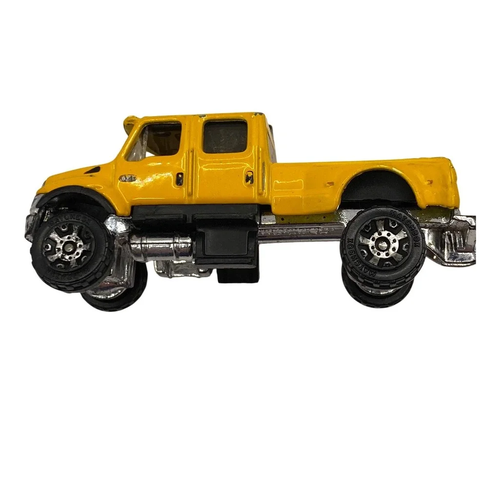 Matchbox 2005 International CXT Pickup Truck Yellow Diecast Toy Car Mattel‎